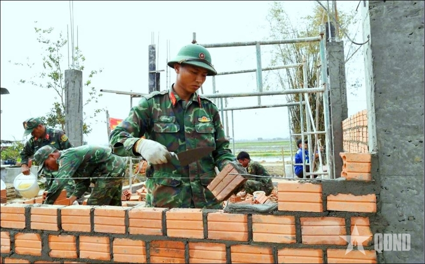 Bản tin tổng hợp tuần: Bộ đội “thần tốc” giúp nhân dân dựng xây nhà mới